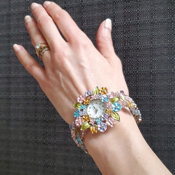 Spring floral watch - Picture 5 of 6